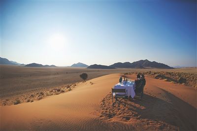  Namibia_Impressionen_Dinner in der Wüste